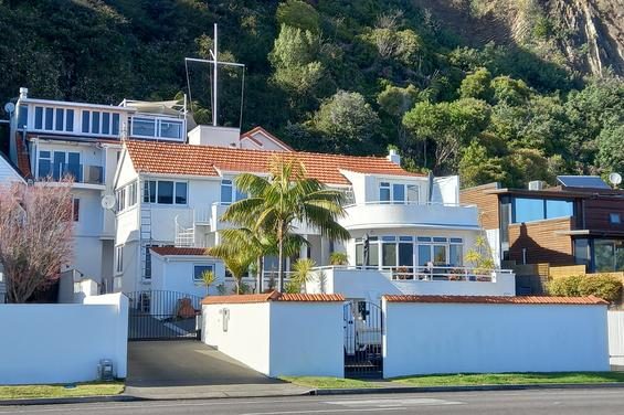 Kohi Point Villas building and surrounding gardens